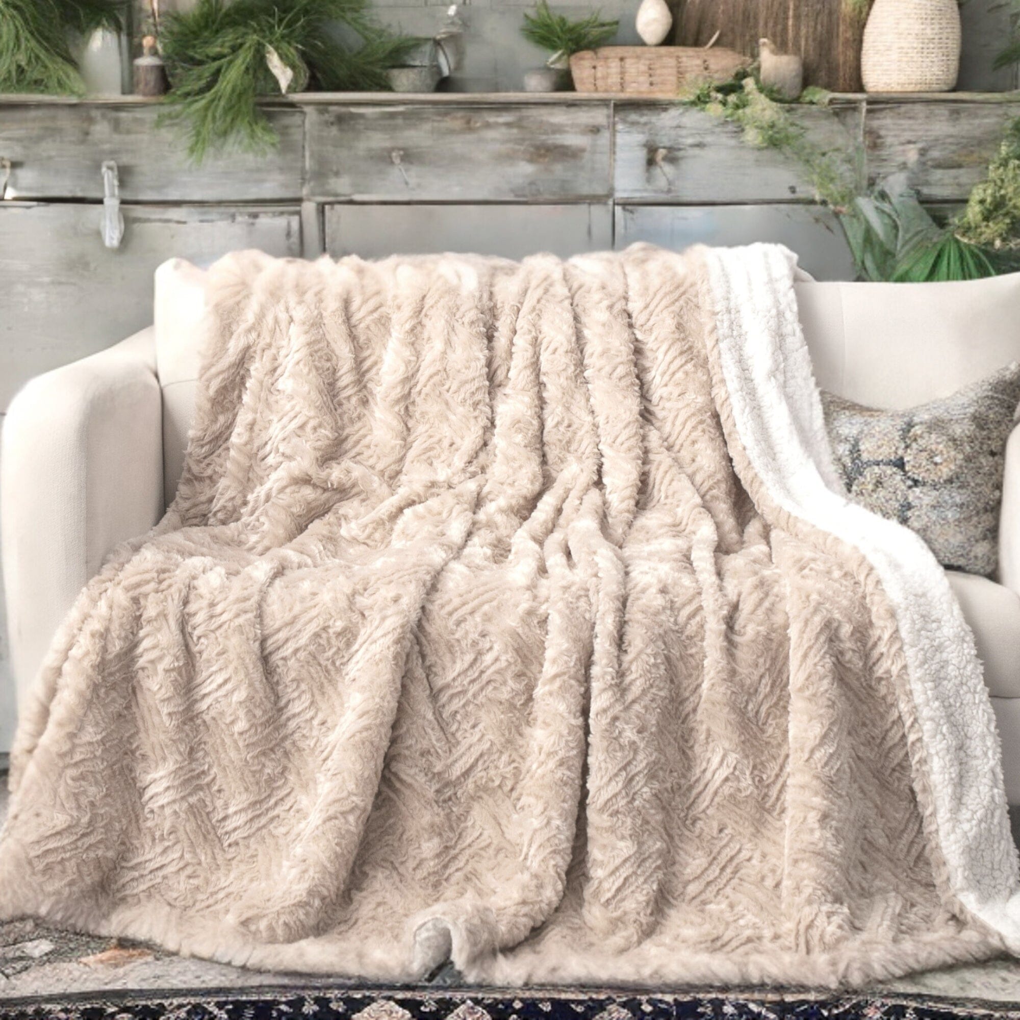 DaDalogy Bedding Champagne Ivory Faux Fur Throw Blanket